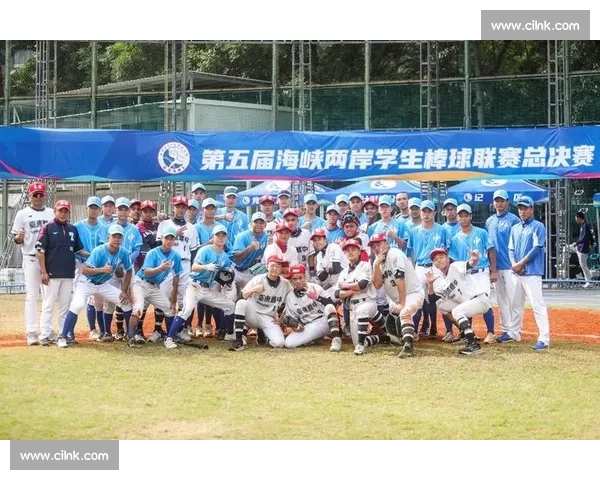 激烈棒球对决现场球员拼尽全力争夺胜利瞬间 激烈棒球对决现场球员拼尽全力争夺胜利瞬间